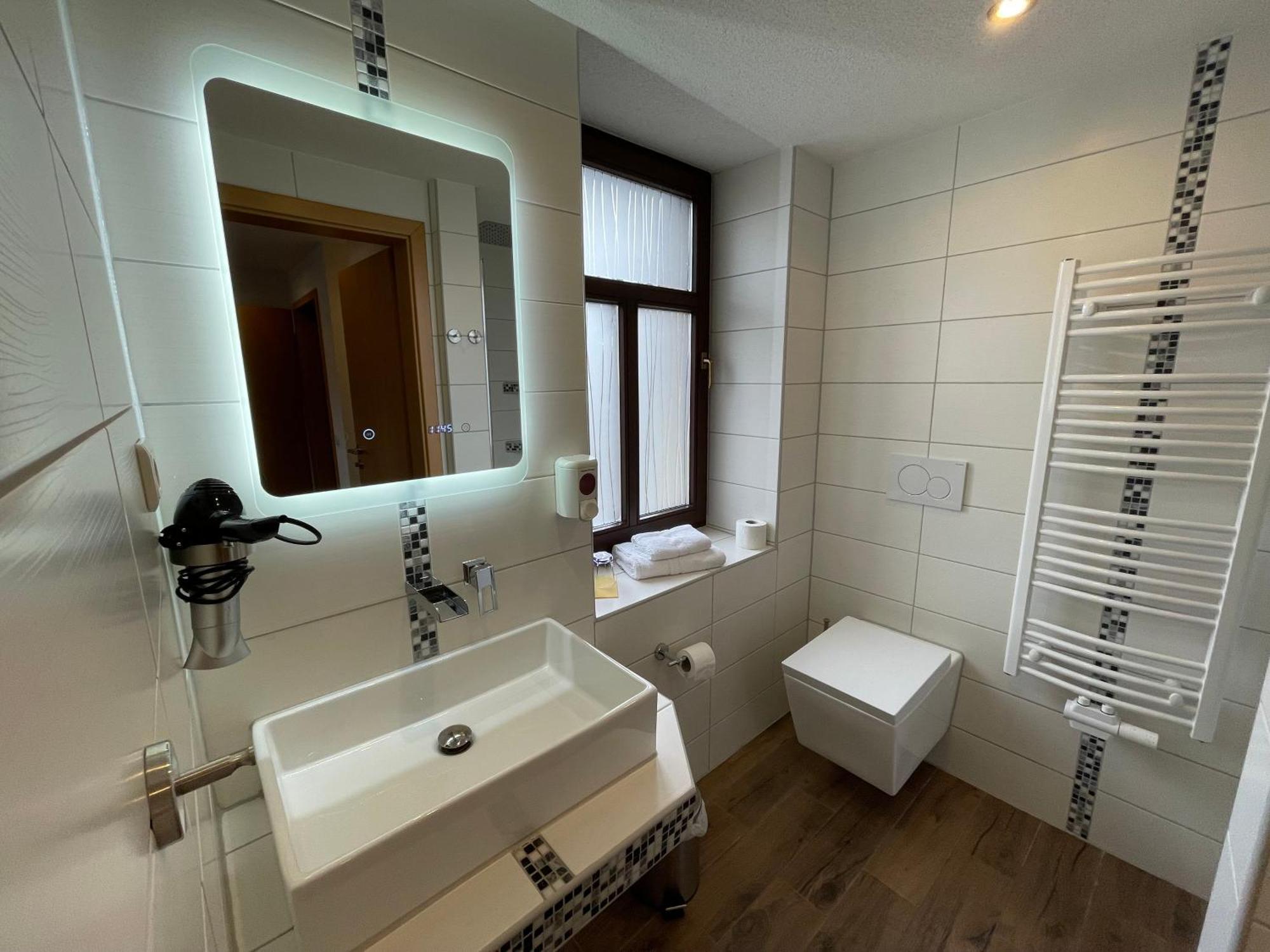 Avenue Das Gaestehaus ケムニッツ エクステリア 写真