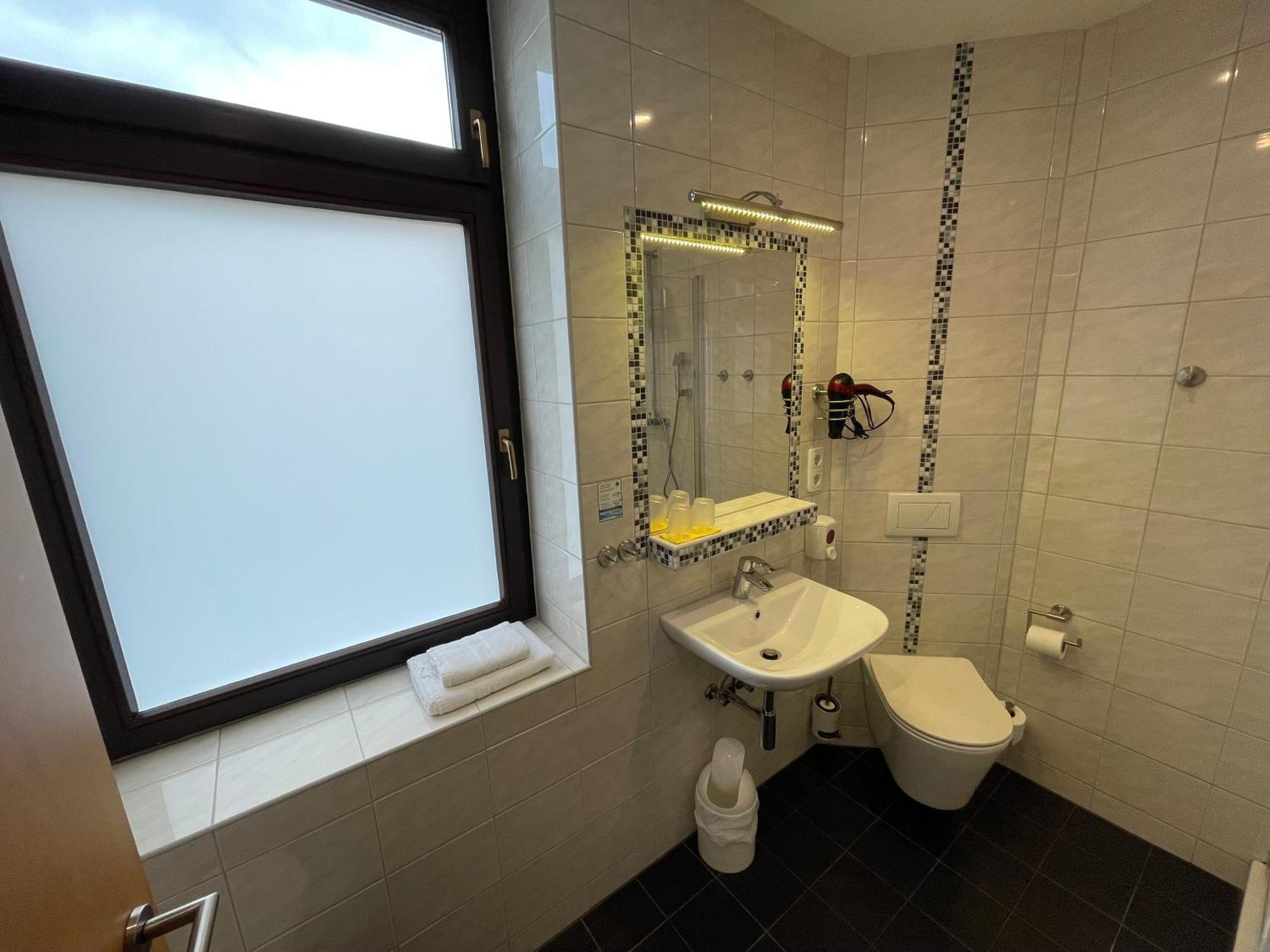 Avenue Das Gaestehaus ケムニッツ エクステリア 写真